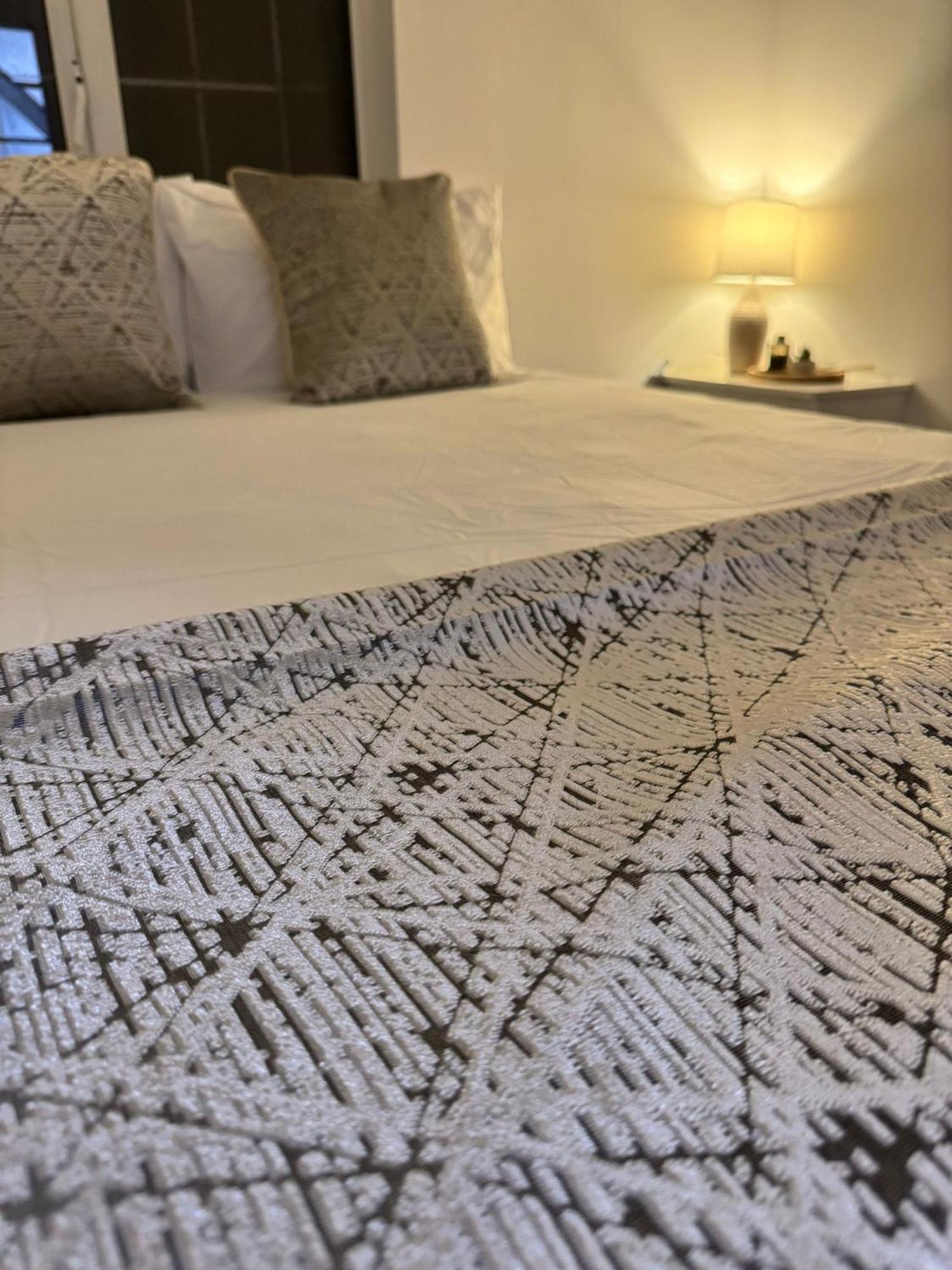 Shm Stays Solihull Hs2 Nec Airport Nr M6 M40 M42 Great For Long & Short Stays 15 Min Walk To Train Station 5 Min Drive To Town Centre Outside Bus Stops & Supermarket Free Parking Buitenkant foto