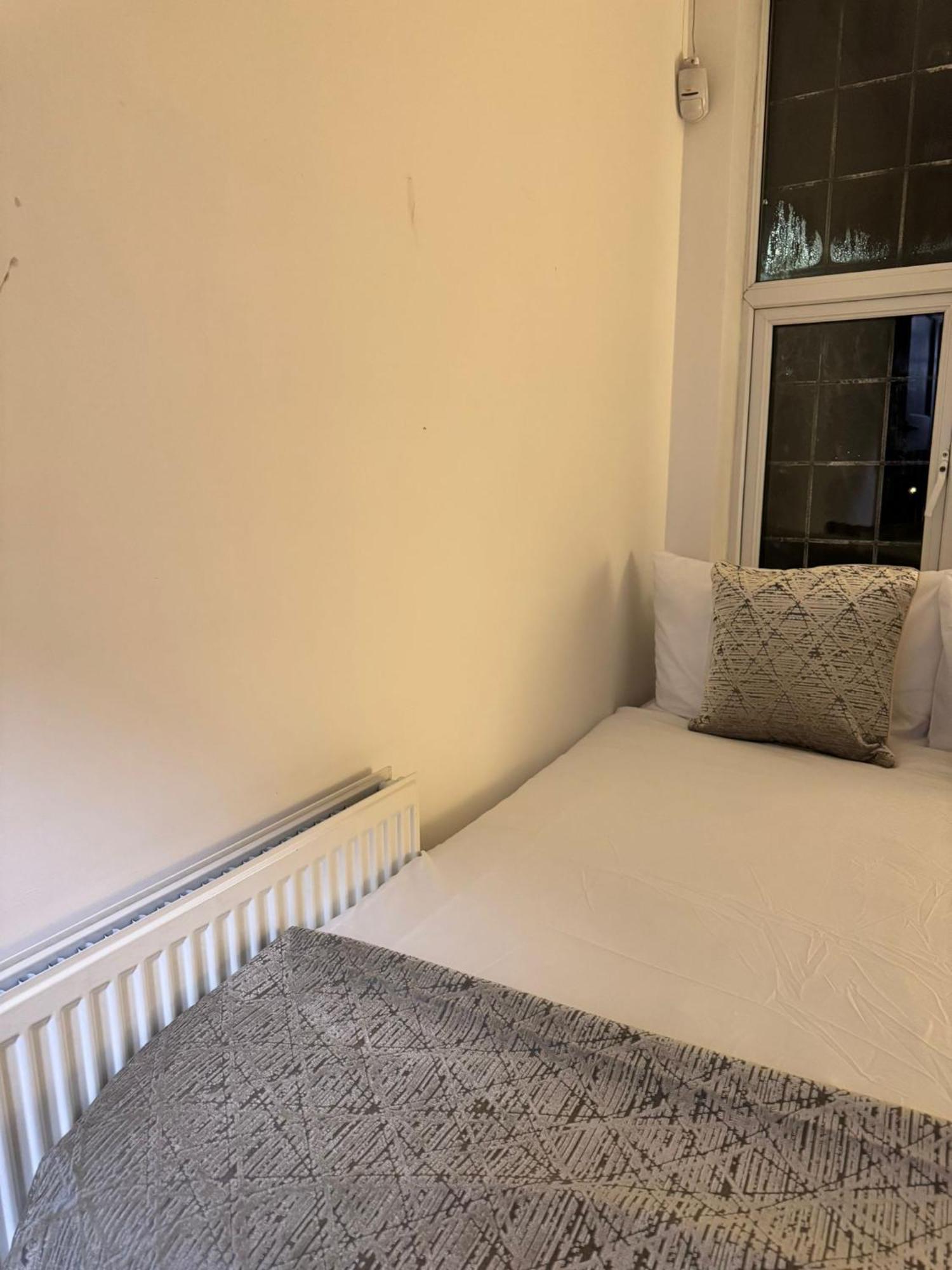 Shm Stays Solihull Hs2 Nec Airport Nr M6 M40 M42 Great For Long & Short Stays 15 Min Walk To Train Station 5 Min Drive To Town Centre Outside Bus Stops & Supermarket Free Parking Buitenkant foto