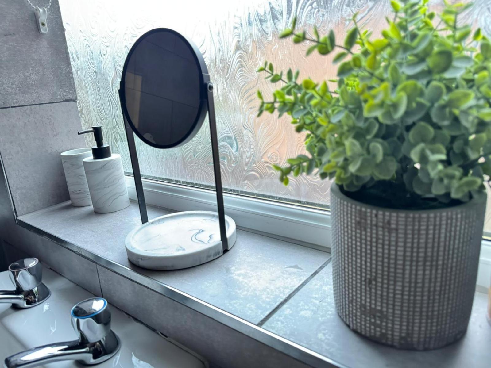 Shm Stays Solihull Hs2 Nec Airport Nr M6 M40 M42 Great For Long & Short Stays 15 Min Walk To Train Station 5 Min Drive To Town Centre Outside Bus Stops & Supermarket Free Parking Buitenkant foto