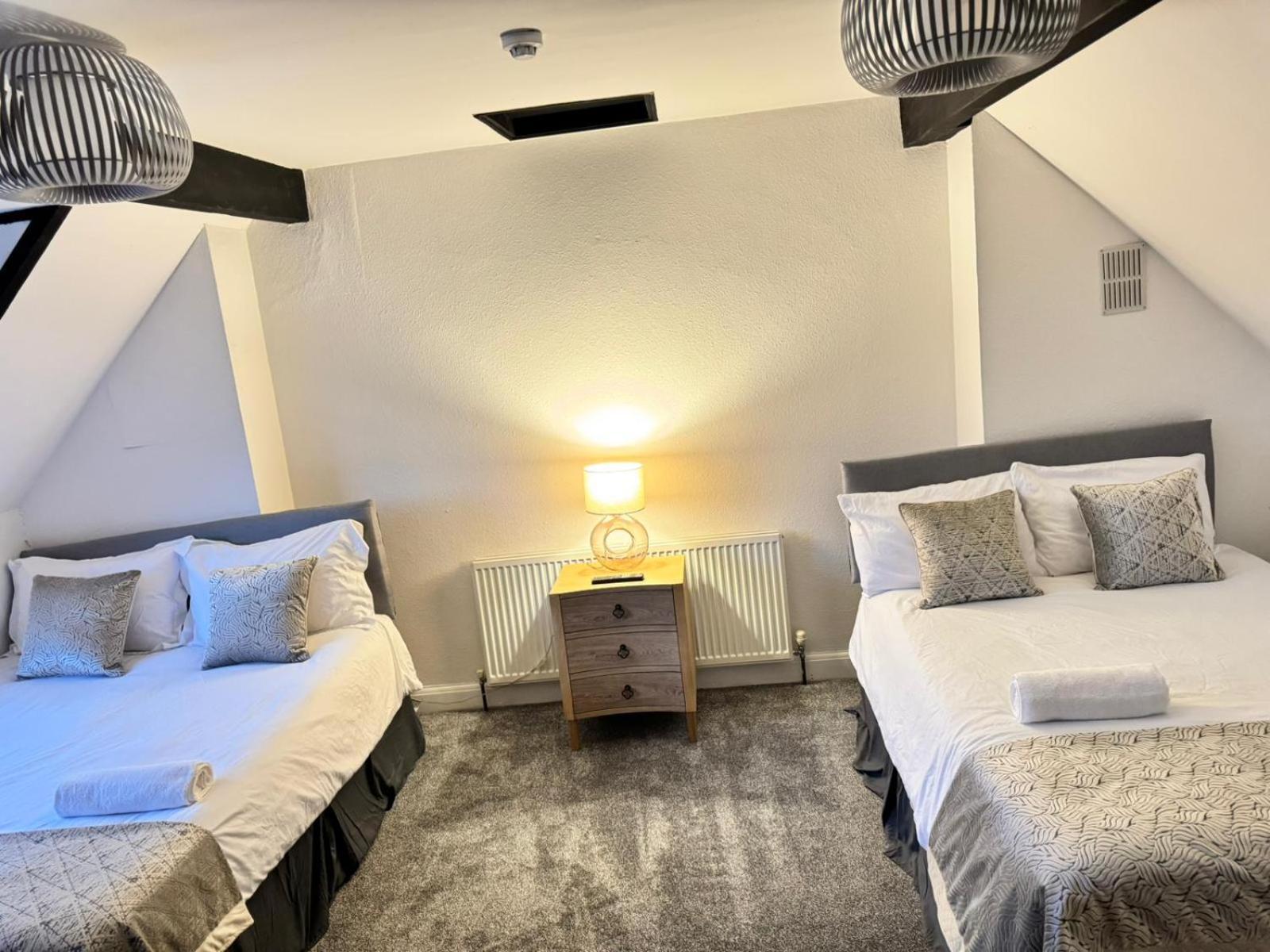Shm Stays Solihull Hs2 Nec Airport Nr M6 M40 M42 Great For Long & Short Stays 15 Min Walk To Train Station 5 Min Drive To Town Centre Outside Bus Stops & Supermarket Free Parking Buitenkant foto