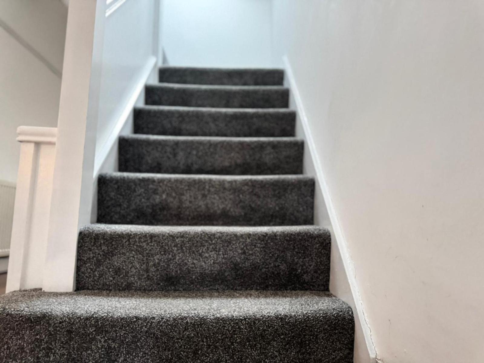 Shm Stays Solihull Hs2 Nec Airport Nr M6 M40 M42 Great For Long & Short Stays 15 Min Walk To Train Station 5 Min Drive To Town Centre Outside Bus Stops & Supermarket Free Parking Buitenkant foto